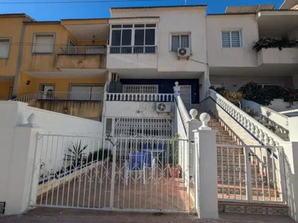 Chalet adosado en calle Pleamar, 6