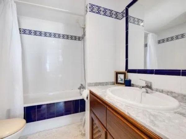 Piso en av. Roentgen, 3