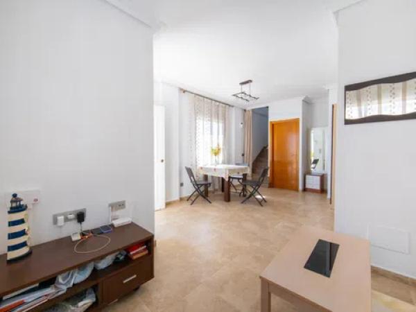 Casa independiente en avenida Torreblanca