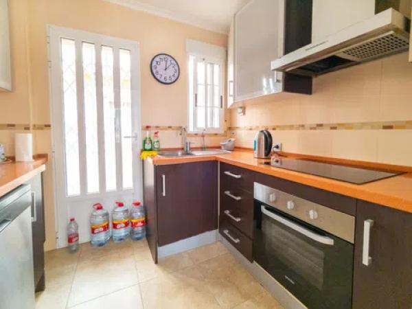 Casa independiente en avenida Torreblanca