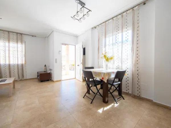 Casa independiente en avenida Torreblanca