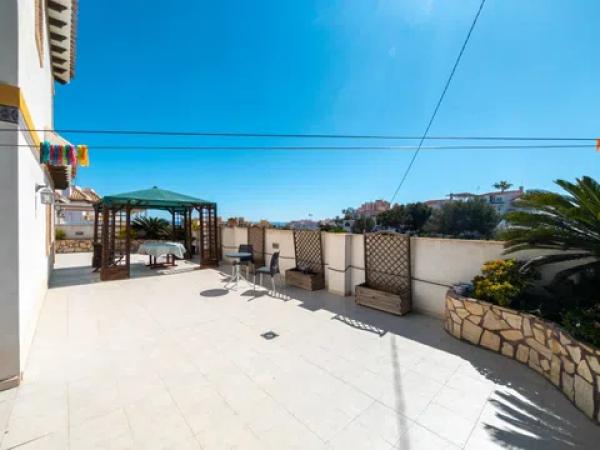 Casa independiente en avenida Torreblanca