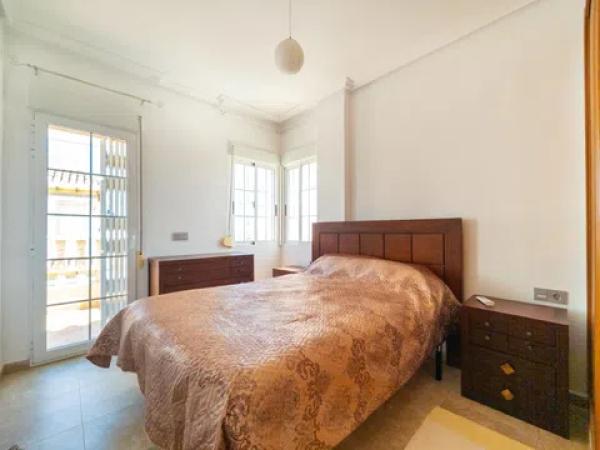 Casa independiente en avenida Torreblanca