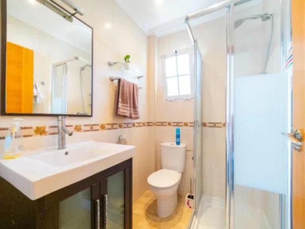 Casa independiente en avenida Torreblanca