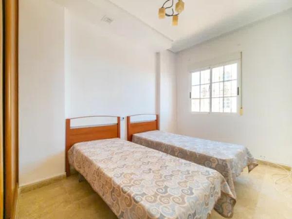 Casa independiente en avenida Torreblanca