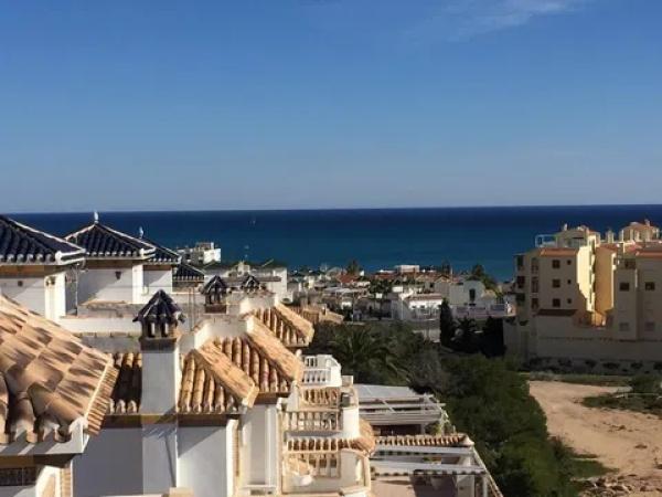 Casa independiente en avenida Torreblanca