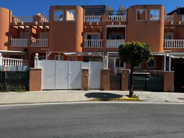 Chalet adosado en calle de las Gardenias, 6