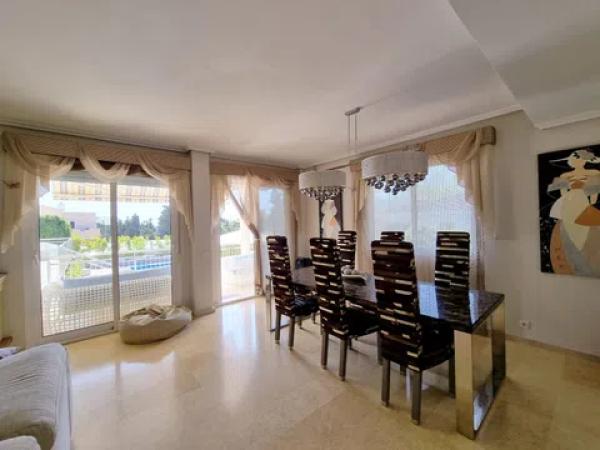 Casa independiente en calle Mimosas