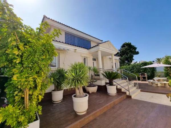 Casa independiente en calle Mimosas