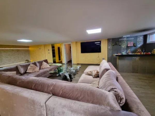 Casa independiente en calle Mimosas