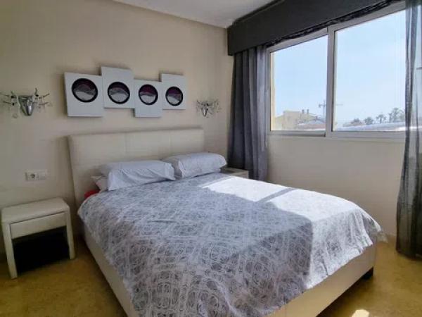 Casa independiente en calle Mimosas