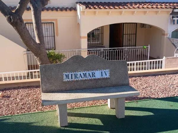 Chalet pareado en calle lebeche, 14