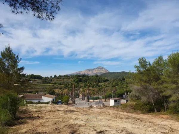 Terreno en calle Leonardo da Vinci