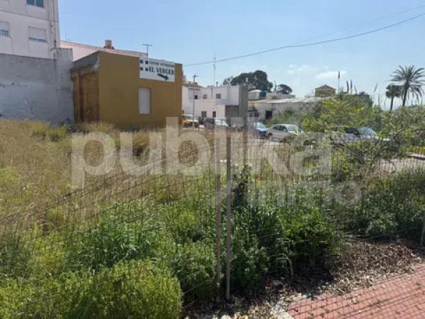 Terreno en calle Mestre José Vives