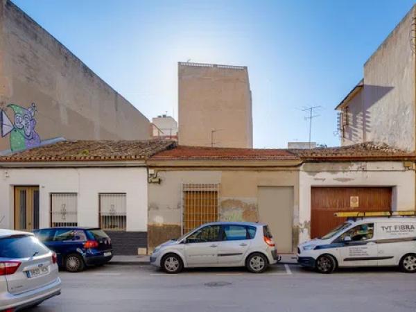 Terreno en calle Maria Parodi, 35