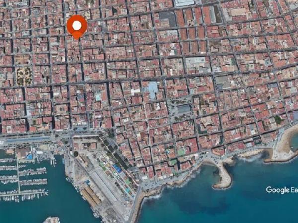 Terreno en calle Maria Parodi, 35