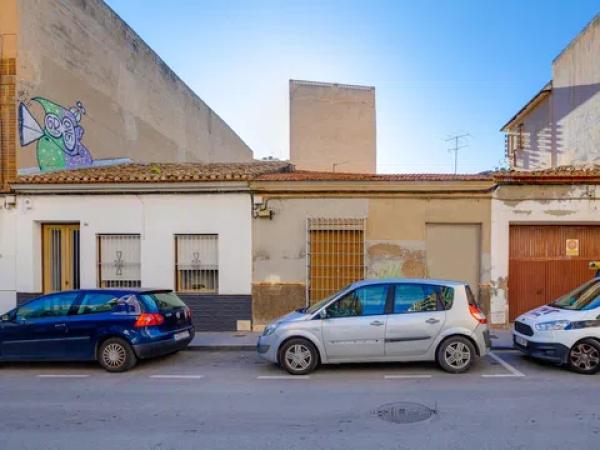 Terreno en calle Maria Parodi, 35