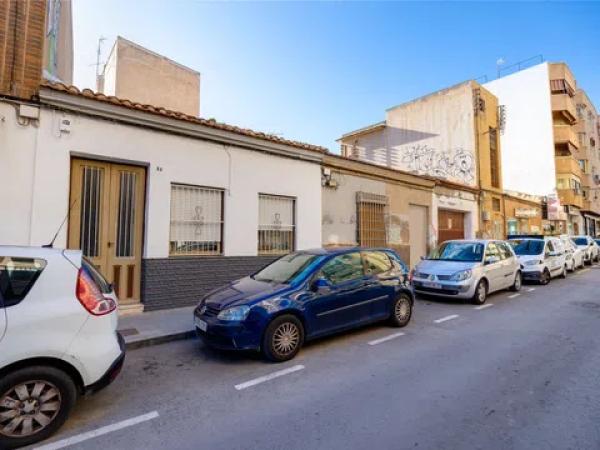 Terreno en calle Maria Parodi, 35