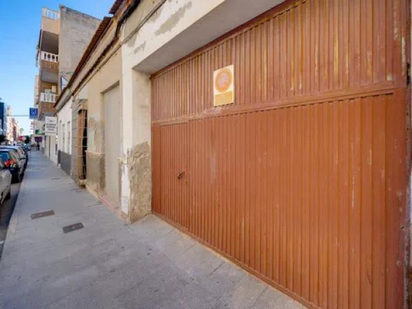 Terreno en calle Maria Parodi, 35