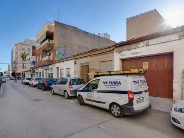 Terreno en calle Maria Parodi, 35