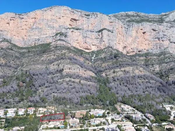 Terreno en calle Centauro, 11