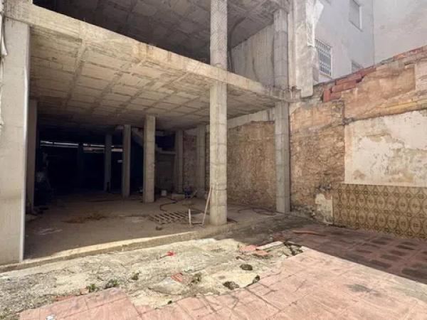 Terreno en calle de Maximilia Thous