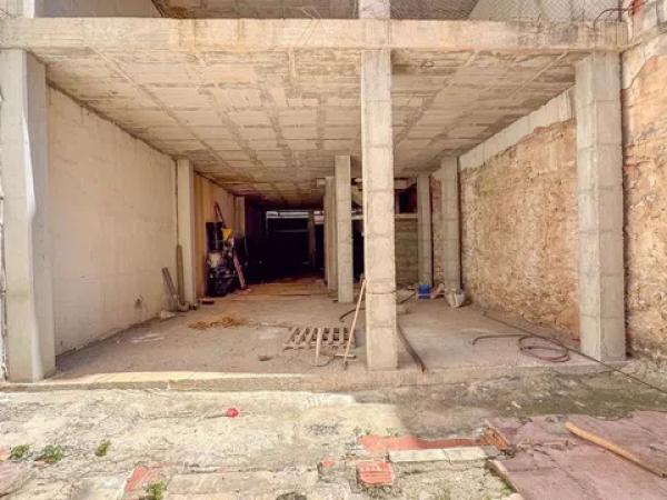 Terreno en calle de Maximilia Thous