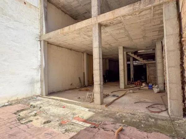 Terreno en calle de Maximilia Thous