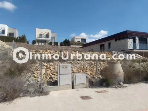 Terreno en avenida del Mediterráneo