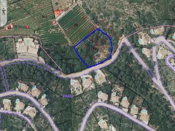 Terreno en avenida Pego