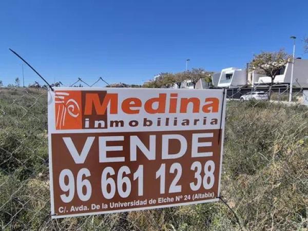 Terreno en Barrio Travalón