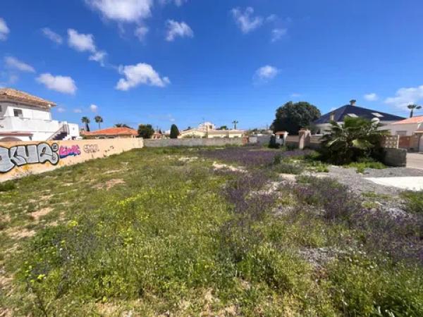 Terreno en avenida García Lorca