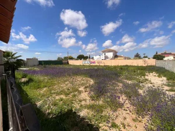 Terreno en avenida García Lorca
