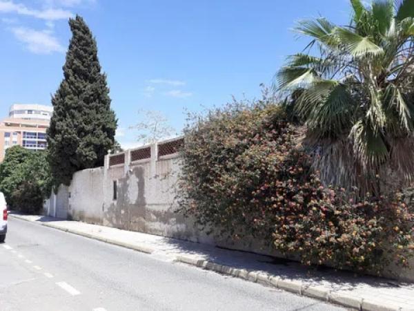 Terreno en calle Escultor Montañés