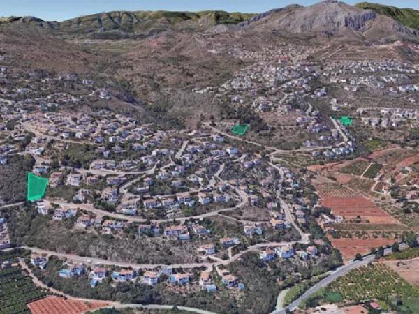 Terreno en avenida Pego