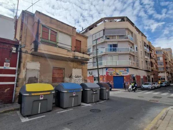 Terreno en calle Canónigo Genestar