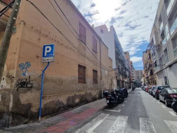 Terreno en calle Canónigo Genestar