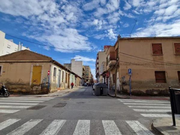 Terreno en calle Canónigo Genestar