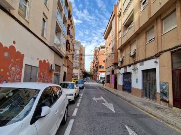 Terreno en calle Canónigo Genestar