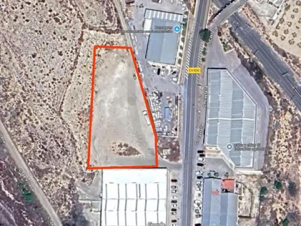 Terreno en calle Castalla, 32