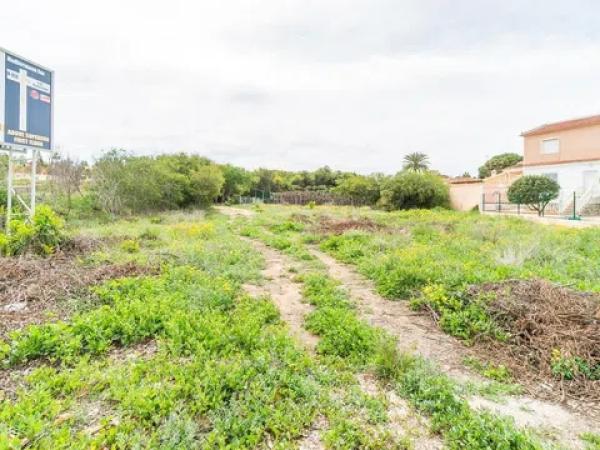 Terreno en calle Raúl Ferrnandez Giménez, 45 a