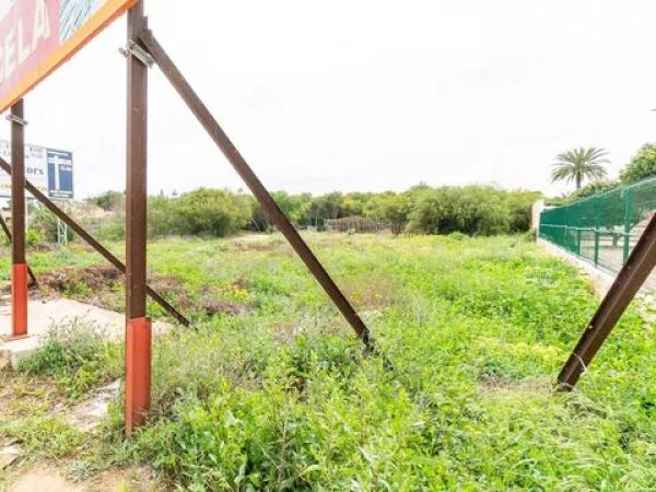 Terreno en calle Raúl Ferrnandez Giménez, 45 a