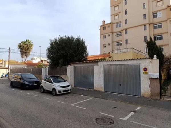 Terreno en calle Dorotea, 76