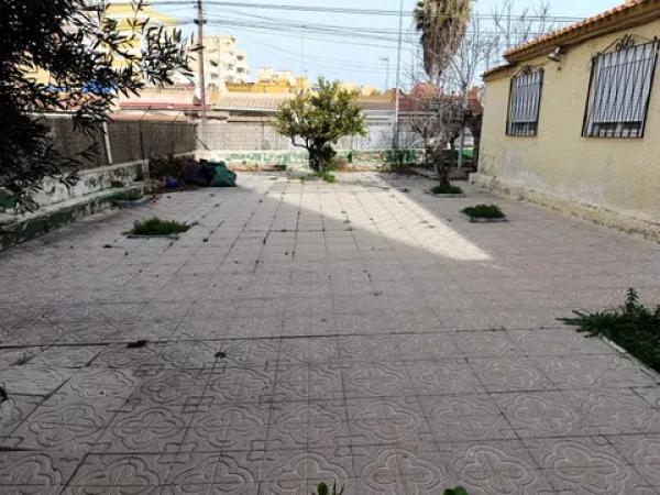 Terreno en calle Dorotea, 76