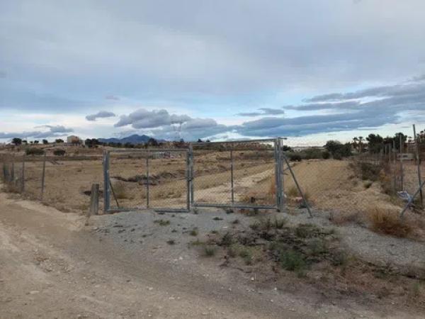 Terreno en camino de la Polvora
