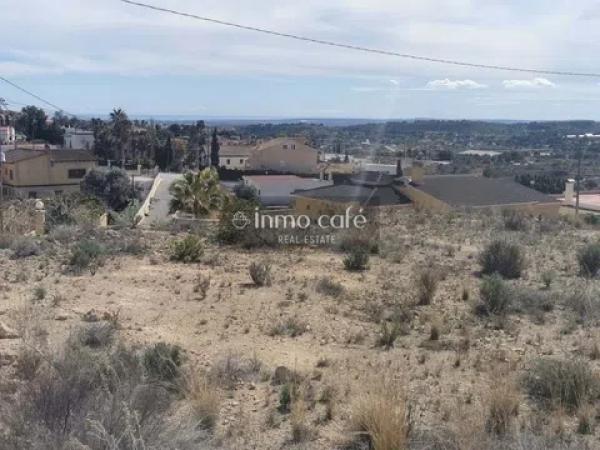 Terreno en Urb Montesol