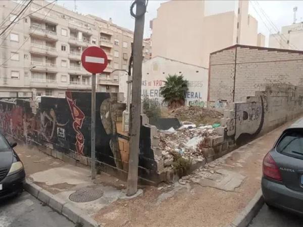 Terreno en calle San Emigdio, 39