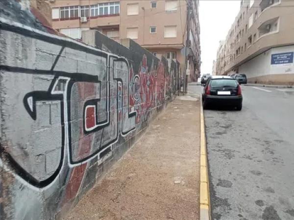 Terreno en calle San Emigdio, 39