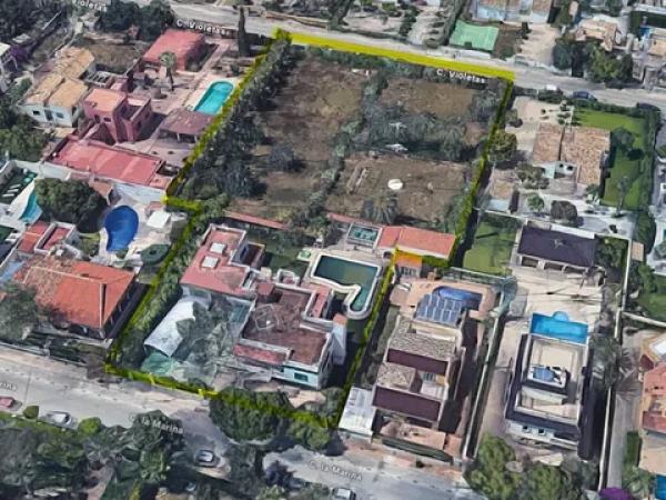 Terreno en calle la Marina