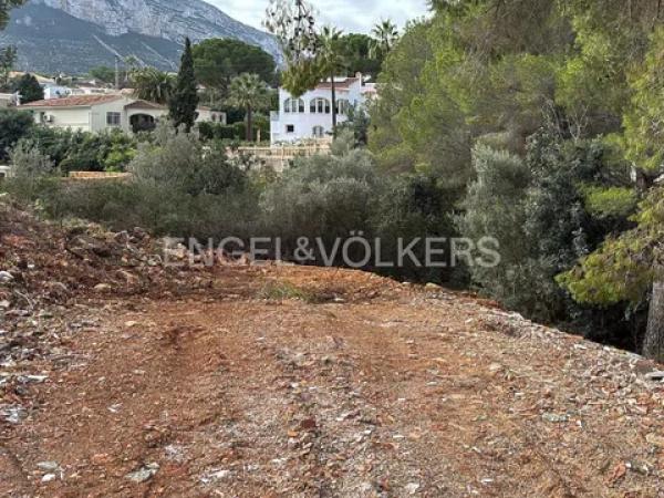 Terreno en calle Flor de Llimera
